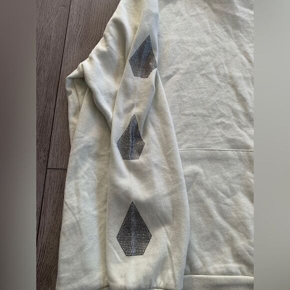 Volcom girls sweater very soft and beautiful rhinestones on the sleeve - Picture 3 of 5